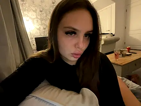 Snapshot of EllaStarrxxx chatting on November 4, 2025, 12:10 am EllaStarrxxx online show from November 4, 2025, 12:10 am