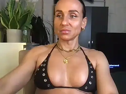 GluteQueenE online show from January 14, 2026, 8:03 pm