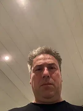 Sklavekay online show from November 2, 2025, 7:27 pm