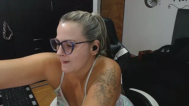 perlagoloza05 online show from November 11, 2025, 2:55 am