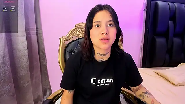 Snapshot of Nixielee_ chatting on October 15, 2025, 12:38 pm Nixielee online show from October 15, 2025, 12:38 pm