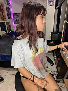 Snapshot of Freyaa_sama chatting on October 15, 2025, 4:01 am Freyaa sama online show from October 15, 2025, 4:01 am