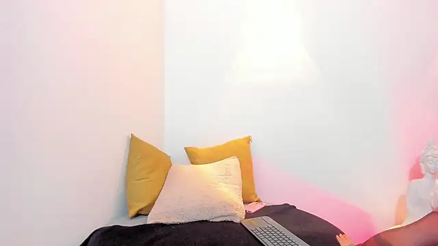 ZammyRossee online show from October 12, 2025, 3:27 am