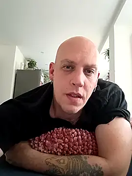 Snapshot of Kobradera1984 chatting on October 25, 2025, 6:32 am Kobradera1984 online show from October 25, 2025, 6:32 am