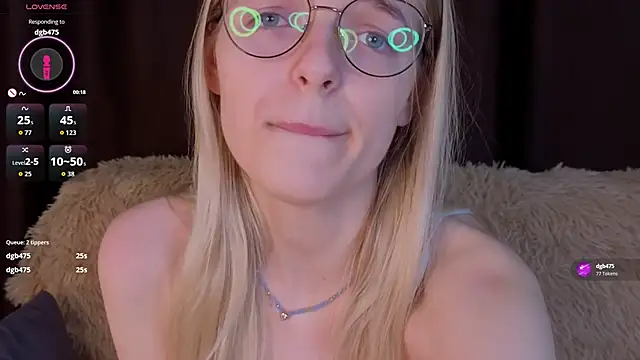 Snapshot of MonicaShiny chatting on October 26, 2025, 6:03 pm MonicaShiny online show from October 26, 2025, 6:03 pm