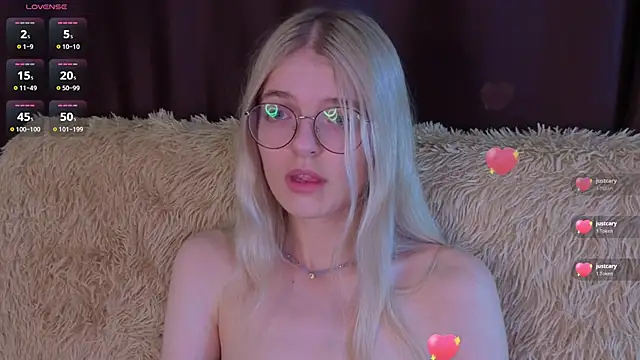 Snapshot of MonicaShiny chatting on November 12, 2025, 7:13 pm MonicaShiny online show from November 12, 2025, 7:13 pm