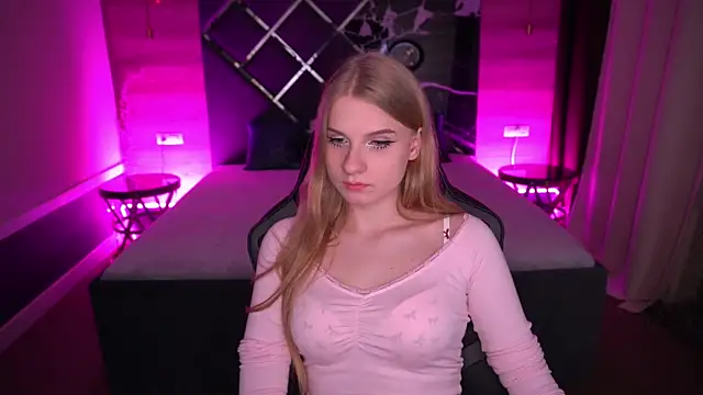 Snapshot of ViviAnneD chatting on October 18, 2025, 7:47 pm ViviAnneD online show from October 18, 2025, 7:47 pm