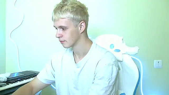 Snapshot of _Timmy_Boy_ chatting on October 4, 2025, 10:24 am Timmy Boy online show from October 4, 2025, 10:24 am