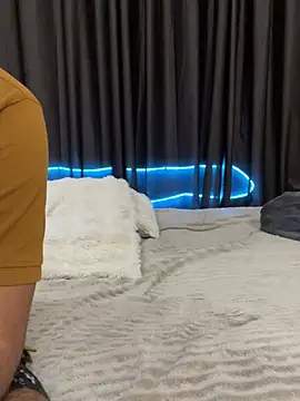 Snapshot of vickyandtania chatting on February 8, 2026, 5:05 pm vickyandtania online show from February 8, 2026, 5:05 pm