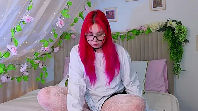 Snapshot of Klee_Love chatting on October 14, 2025, 4:35 am Klee Love online show from October 14, 2025, 4:35 am