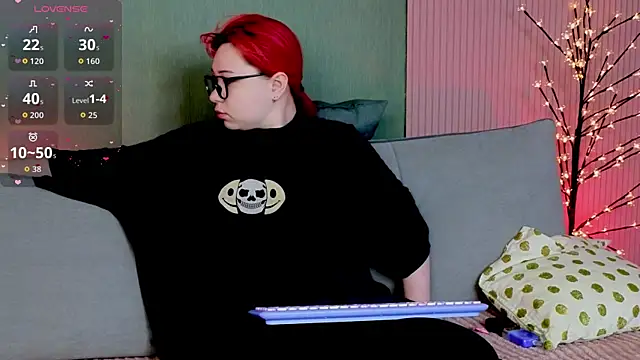 Snapshot of Klee_Love chatting on November 10, 2025, 5:06 am Klee Love online show from November 10, 2025, 5:06 am