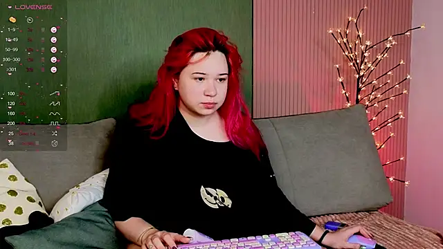 Snapshot of Klee_Love chatting on November 11, 2025, 4:23 am Klee Love online show from November 11, 2025, 4:23 am