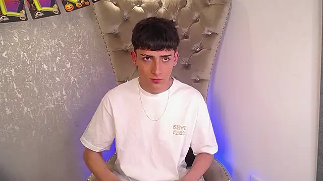 MateoMitchell online show from October 17, 2025, 4:04 am