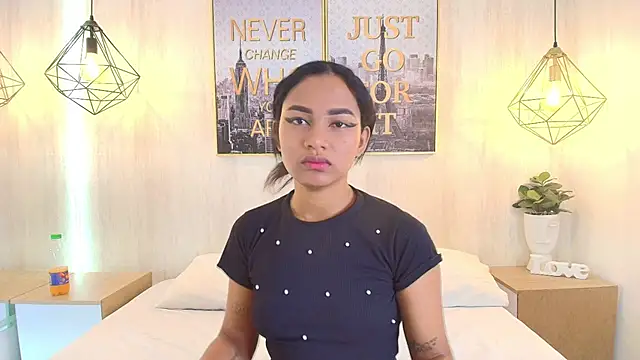 Snapshot of Juliie_coper chatting on October 17, 2025, 12:41 pm Juliie coper online show from October 17, 2025, 12:41 pm