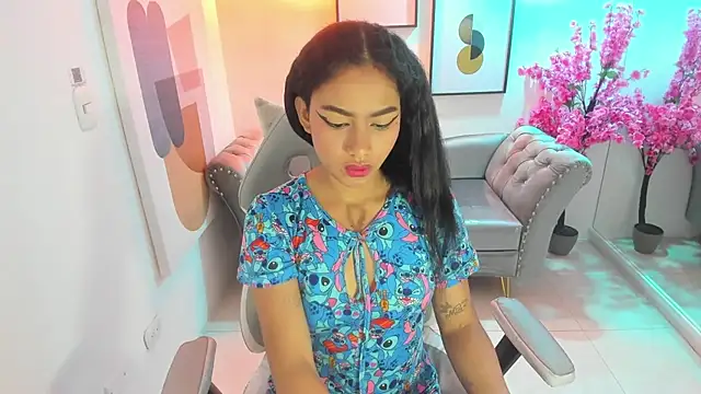 Snapshot of Juliie_coper chatting on October 24, 2025, 12:12 pm Juliie coper online show from October 24, 2025, 12:12 pm