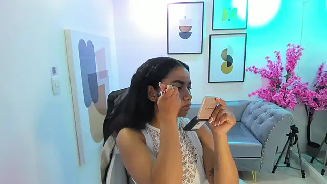 Snapshot of Juliie_coper chatting on November 12, 2025, 12:49 pm Juliie coper online show from November 12, 2025, 12:49 pm