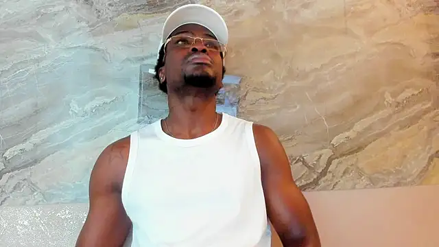 Snapshot of COMPTON_01 chatting on October 17, 2025, 4:37 am COMPTON 01 online show from October 17, 2025, 4:37 am