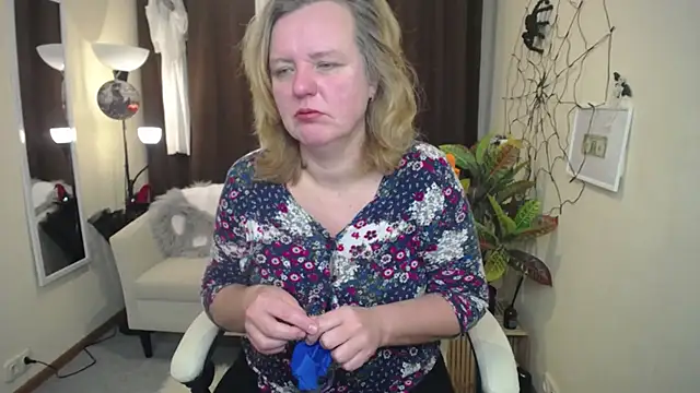 Snapshot of VestaWoody chatting on November 1, 2025, 6:59 am VestaWoody online show from November 1, 2025, 6:59 am