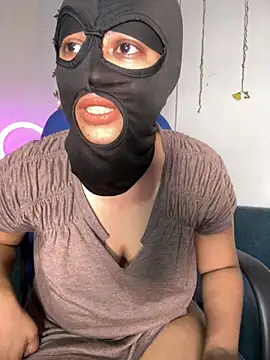 Snapshot of elza_laana chatting on October 3, 2025, 6:05 pm elza laana online show from October 3, 2025, 6:05 pm