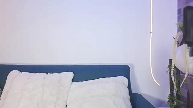 luna valen online show from April 21, 2026, 4:30 am