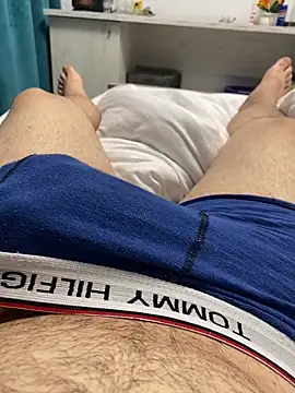 MilanYaman online show from October 4, 2025, 7:01 pm