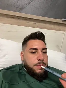 MilanYaman online show from October 8, 2025, 8:56 am