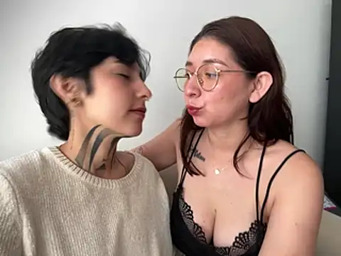 DaisyEmily online show from April 15, 2026, 3:41 pm