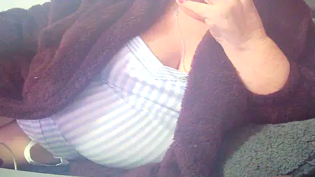 Snapshot of Playful_MILF_Demi chatting on March 4, 2026, 9:37 am Playful MILF Demi online show from March 4, 2026, 9:37 am