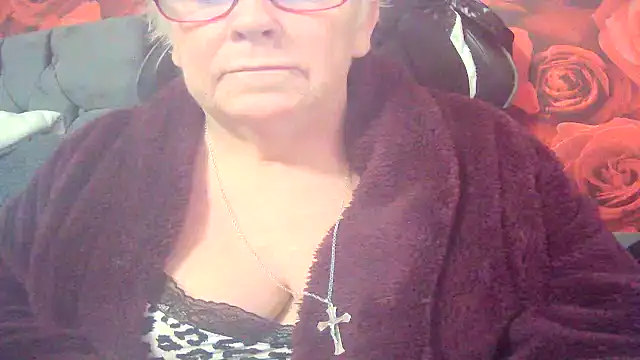 Snapshot of Playful_MILF_Demi chatting on March 15, 2026, 12:00 pm Playful MILF Demi online show from March 15, 2026, 12:00 pm
