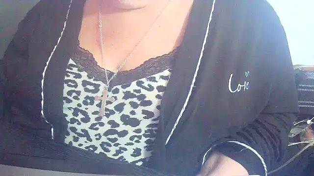 Snapshot of Playful_MILF_Demi chatting on April 10, 2026, 2:33 pm Playful MILF Demi online show from April 10, 2026, 2:33 pm