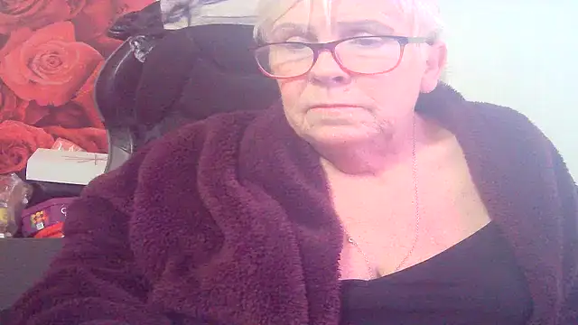 Snapshot of Playful_MILF_Demi chatting on April 15, 2026, 7:58 pm Playful MILF Demi online show from April 15, 2026, 7:58 pm