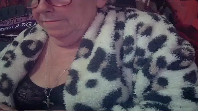 Snapshot of Playful_MILF_Demi chatting on April 21, 2026, 9:39 pm Playful MILF Demi online show from April 21, 2026, 9:39 pm
