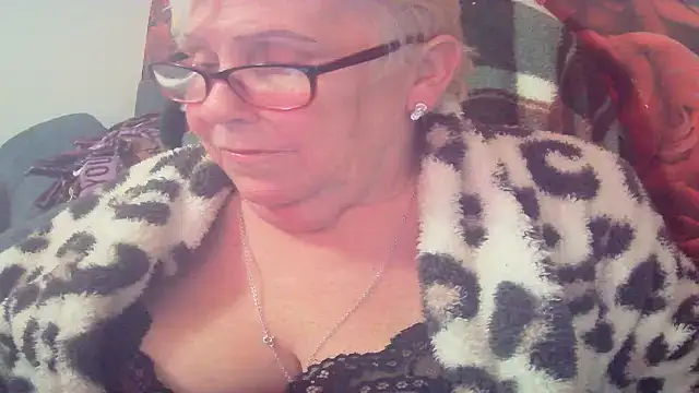 Snapshot of Playful_MILF_Demi chatting on April 22, 2026, 9:49 pm Playful MILF Demi online show from April 22, 2026, 9:49 pm