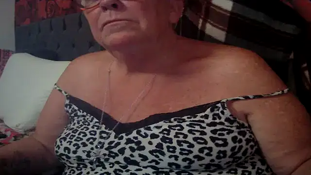 Snapshot of Playful_MILF_Demi chatting on May 27, 2026, 9:23 pm Playful MILF Demi online show from May 27, 2026, 9:23 pm
