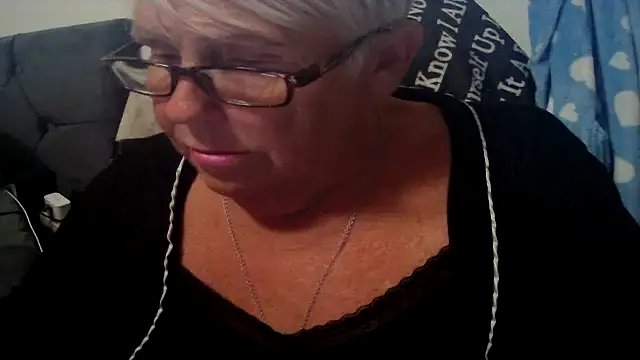 Playful MILF Demi online show from July 18, 2026, 8:23 pm