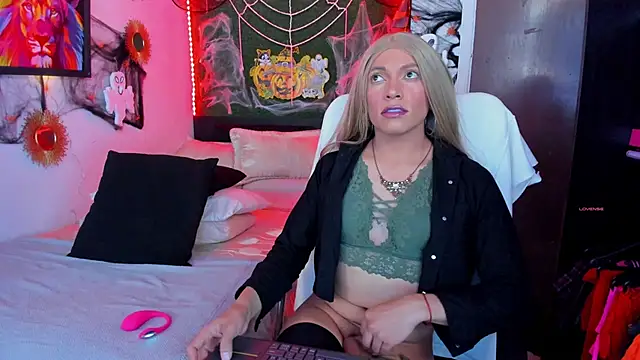 Snapshot of jess69jones chatting on October 23, 2025, 5:01 pm jess69jones online show from October 23, 2025, 5:01 pm