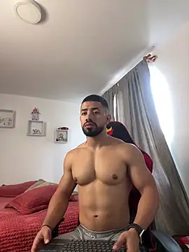 Ezzio Scolaro online show from November 24, 2025, 1:44 pm