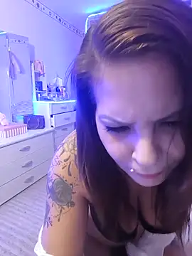 Snapshot of KRISZTIN1987 chatting on November 16, 2025, 6:24 pm KRISZTIN1987 online show from November 16, 2025, 6:24 pm