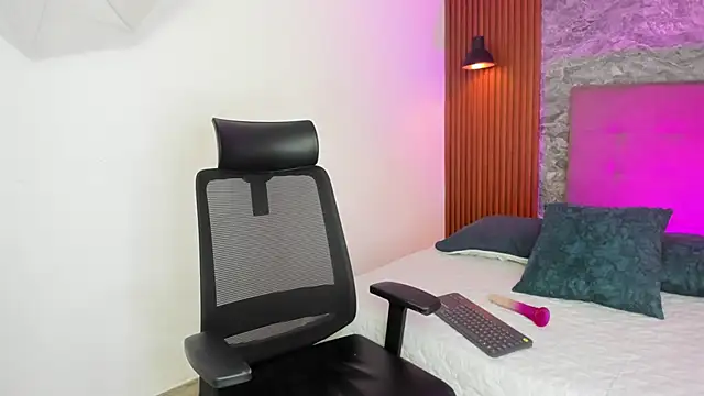 Snapshot of Sam_Clark chatting on October 9, 2025, 3:37 am Sam Clark online show from October 9, 2025, 3:37 am