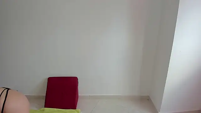 talianasweet03 online show from November 13, 2025, 6:51 pm