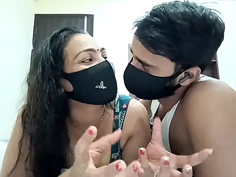 horny milf couple online show from October 18, 2025, 4:52 pm