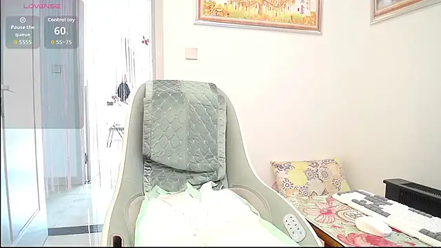 selinajuan online show from December 15, 2025, 3:00 am