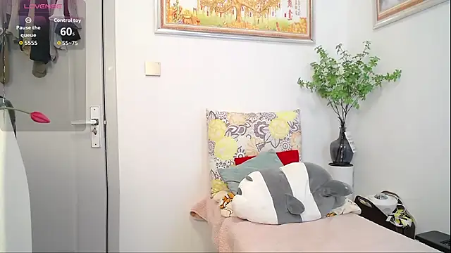 selinajuan online show from April 6, 2026, 10:11 pm