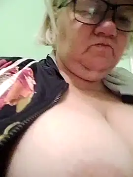 LusiyaGold5 online show from October 13, 2025, 9:59 pm