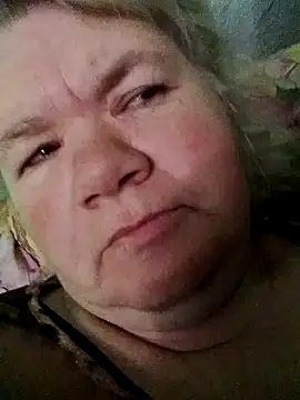 LusiyaGold5 online show from October 19, 2025, 1:06 am