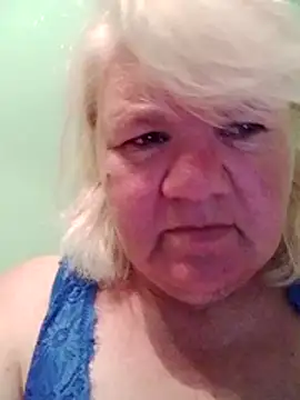 Snapshot of LusiyaGold5 chatting on July 2, 2026, 9:32 pm LusiyaGold5 online show from July 2, 2026, 9:32 pm