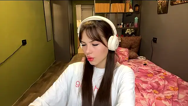 Snapshot of MysticAlisa chatting on October 10, 2025, 9:30 am MysticAlisa online show from October 10, 2025, 9:30 am