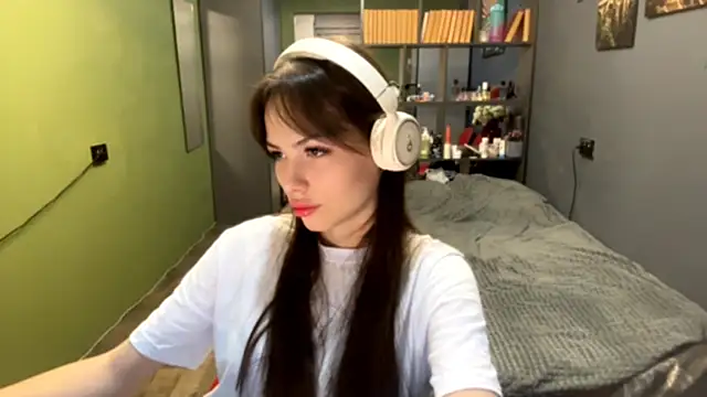 MysticAlisa online show from October 16, 2025, 10:05 am