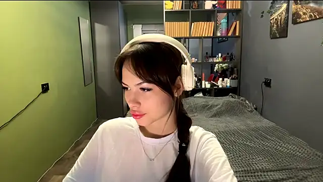 Snapshot of MysticAlisa chatting on October 17, 2025, 10:07 am MysticAlisa online show from October 17, 2025, 10:07 am