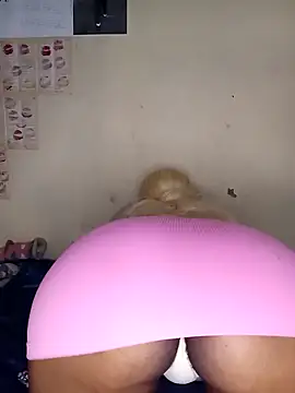 Snapshot of FreakieKay chatting on October 14, 2025, 7:14 pm FreakieKay online show from October 14, 2025, 7:14 pm